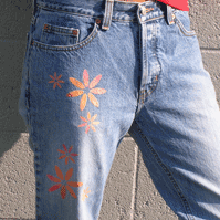 Jeans stencil spray paint flowers Example of jeans stencil spray paint flowers
